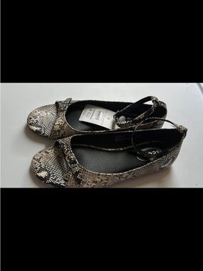 Women’s Snakeskin Print Ankle-Strap Flats - Neutral